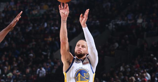 得不偿失！亚历山大-沃克最后时刻争抢手腕受伤（代价惨重！亚历山大-沃克末段拼抢导致手腕受伤）