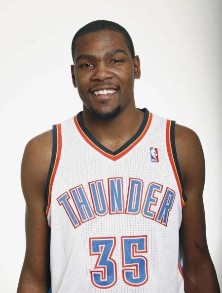 邮报：曼联球迷正计划针对个人座位许可制度发起抗议（邮报：曼联球迷酝酿就个人座位许可政策发起抗议）