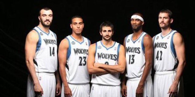 澳超前瞻：麦克阿瑟FC进攻不稳，布里斯班狮吼防守无解（澳超前瞻：麦克阿瑟FC进攻起伏不定，布里斯班狮吼防守固若金汤）