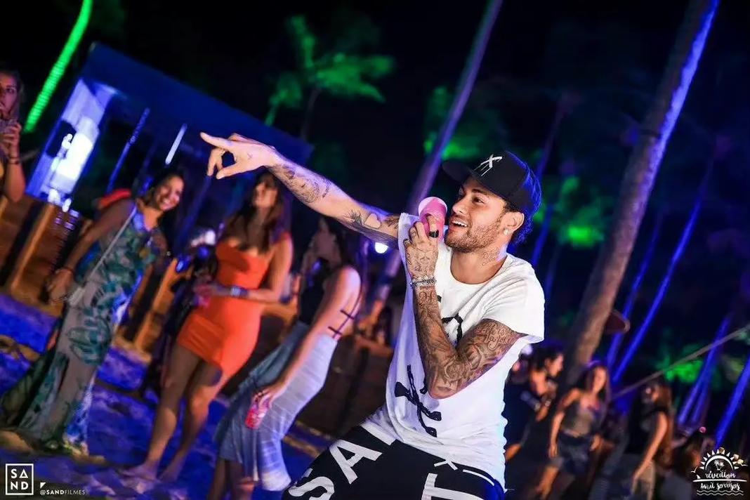 灰熊被逆转！莫兰特21+10犯大错，乐福梦回巅峰，湖人弃将也拉胯（灰熊遭逆转！莫兰特21+10却成争议焦点，乐福重现巅峰，前湖人球员表现低迷）