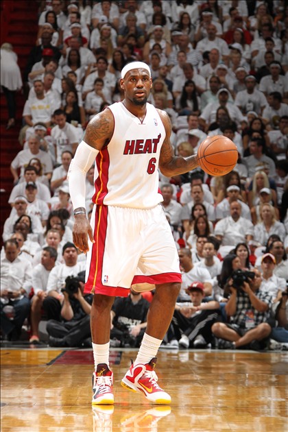 你心目中的历史第一人是谁？哪怕是年轻球迷，也会选择乔丹（历史第一人究竟是谁？就连年轻球迷也指向乔丹）