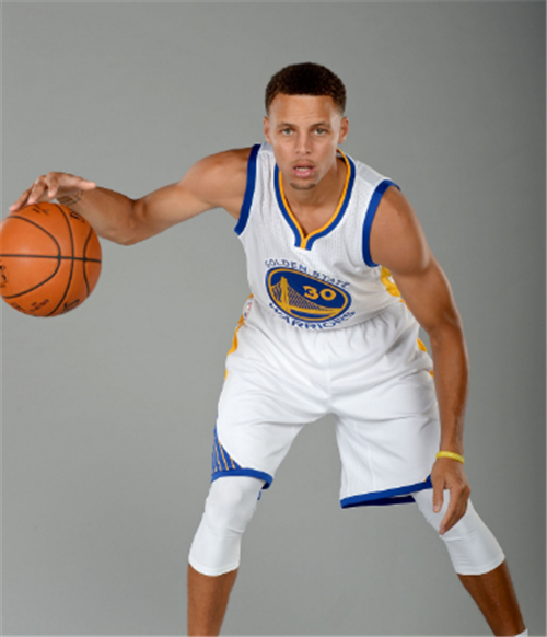 西媒：哥伦比亚队在美国差点遭武装抢劫，所幸及时发现后逃脱（西媒称哥伦比亚队在美险遭武装抢劫，及时察觉后成功脱险）