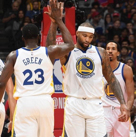 NBA季后赛焦点球员表现回顾（NBA季后赛核心球星表现盘点）