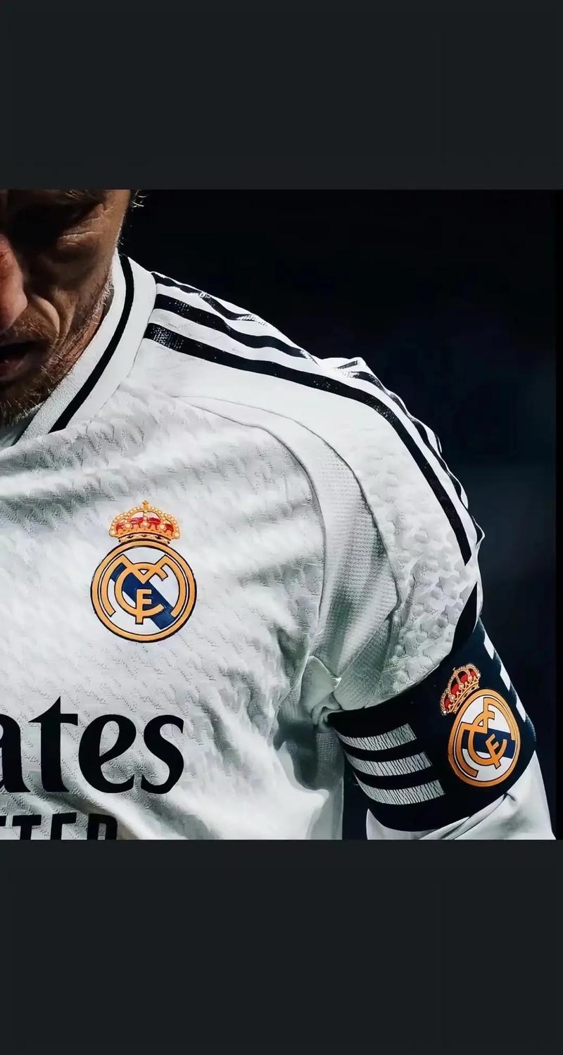 米兰官方欢迎里贝里造访米兰内洛，并发布其与迈尼昂合影（米兰官方晒照：里贝里做客米兰内洛，与迈尼昂同框）