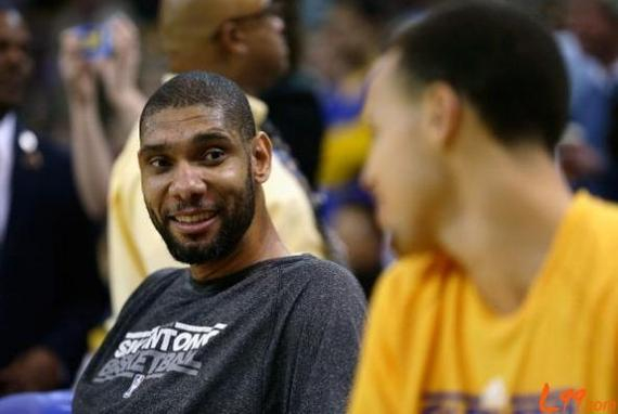 德天空：那不勒斯想签弗赖堡中场曼赞比顶替受伤的德布劳内（德天空：那不勒斯拟签弗赖堡中场曼赞比，以替代因伤缺阵的德布劳内）