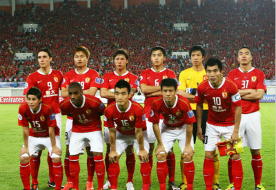 4-0横扫！意甲榜首易主，国米挤掉米兰，法布雷加斯惨败（4-0大胜！意甲领头羊易位，国米力压米兰，法布雷加斯遭惨败）