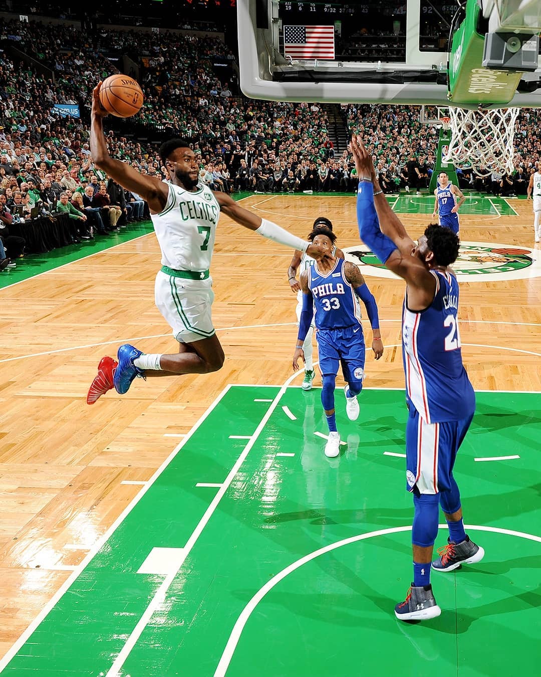 戴维对乌迪内斯的进球被吹越位，但VAR划线似乎存在问题（戴维对阵乌迪内斯进球被判越位，VAR划线存疑）