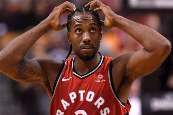 卡什：莱万就该当波兰队长，普罗别日撤他袖标真的很奇怪（卡什：莱万理应担任波兰队长，普罗别日撤袖标令人费解）