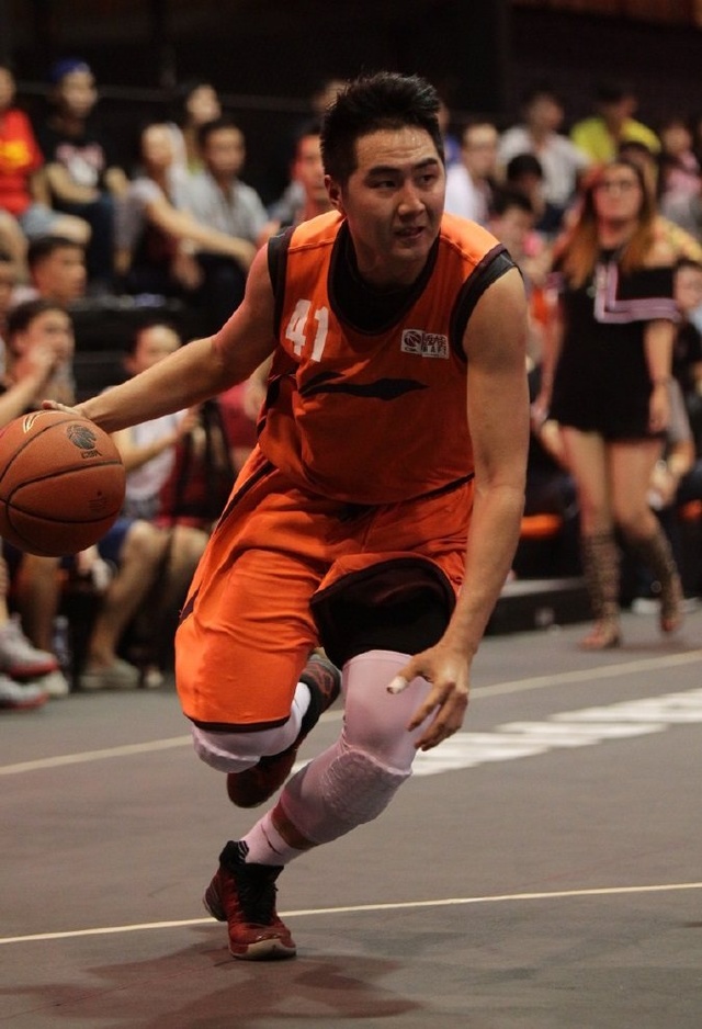 约基奇准三双，穆雷37+7力压福克斯，马刺奇兵7记三分射落掘金（约基奇准三双难救主，穆雷37+7压过福克斯，马刺奇兵7记三分掀翻掘金）