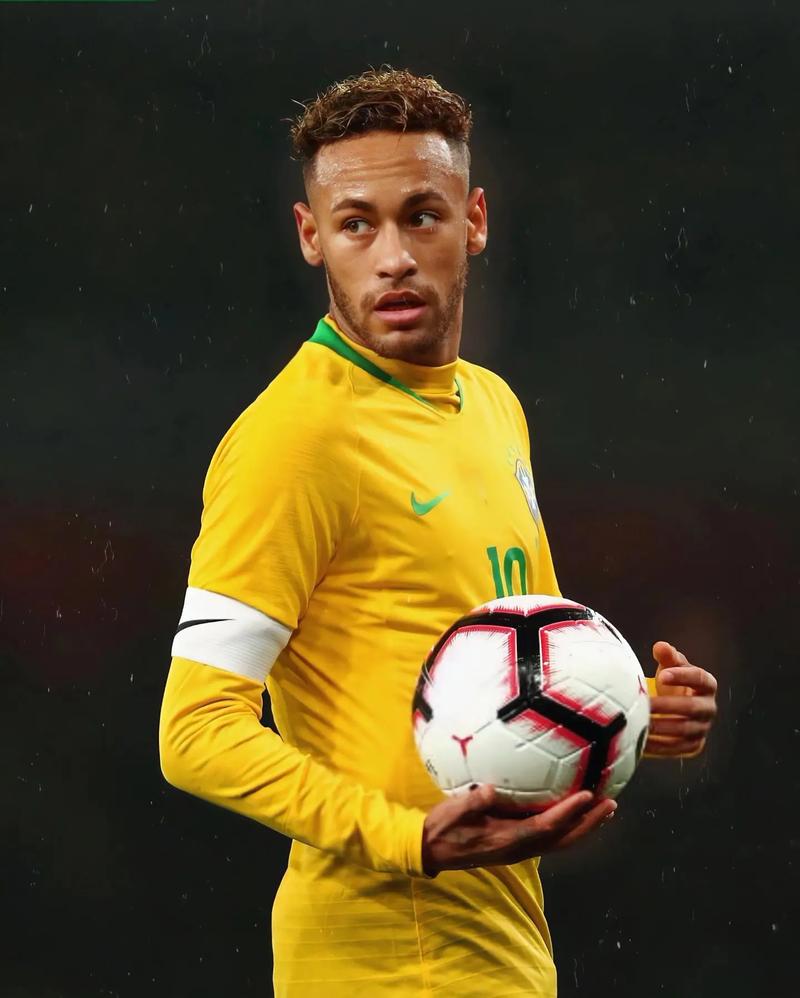 阿莫林头大了！曼联1-1又爆冷：英超7队争四差3分，1队成大黑马（1-1又翻车！曼联失分令阿莫林犯难：英超前四之争7队仅差3分，一队跃升大黑马）