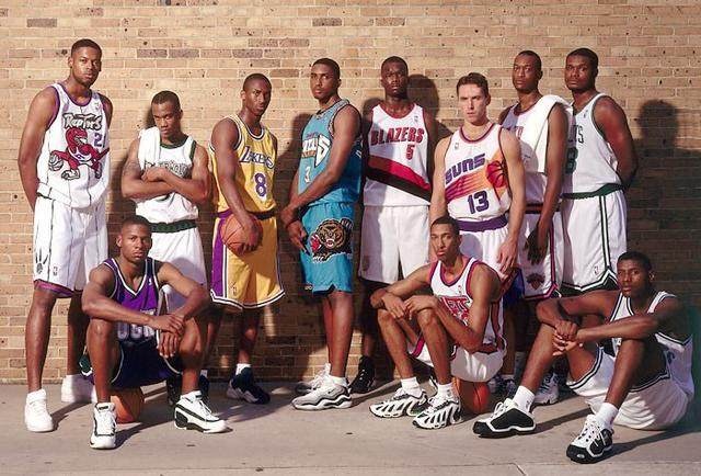 赵丽娜：走了70所学校，女孩踢球屈指可数；想让女孩踢球普及（赵丽娜：走访70所学校，踢球女孩寥寥无几，盼女孩踢球普及）