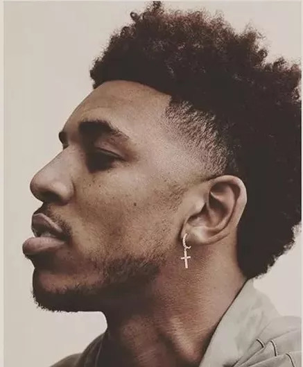 文胖：湖人被收购后，巴斯家族的每个子女都获得了9亿多美元（文胖：湖人易主后，巴斯家族每位子女各拿到逾9亿美元）