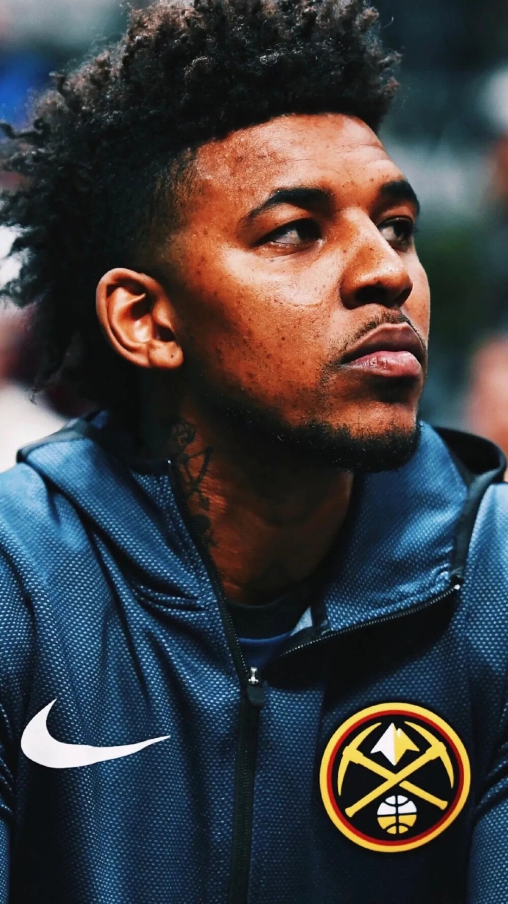 吴前8中1贡献3分10助攻6失误，正负值+22全场最高（吴前手感冰冷8投1中，仅得3分送出10助攻6失误，正负值+22全场第一）