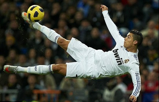 爱德华兹生涯已101次单场得分30+，追平唐斯并列队史第一（爱德华兹生涯第101次单场30+，与唐斯并列队史第一）