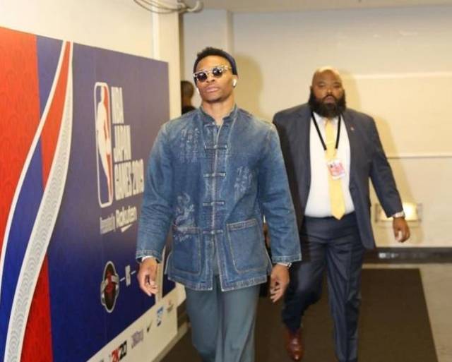 热议海港平柔佛：十分狼狈且侥幸；陈威出色全队血性（海港战平柔佛引热议：过程狼狈且侥幸，陈威高光全队展现血性）