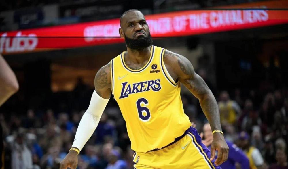 辽宁男篮王哲林末节关键表现（王哲林末节爆发助辽宁男篮掌控胜局）