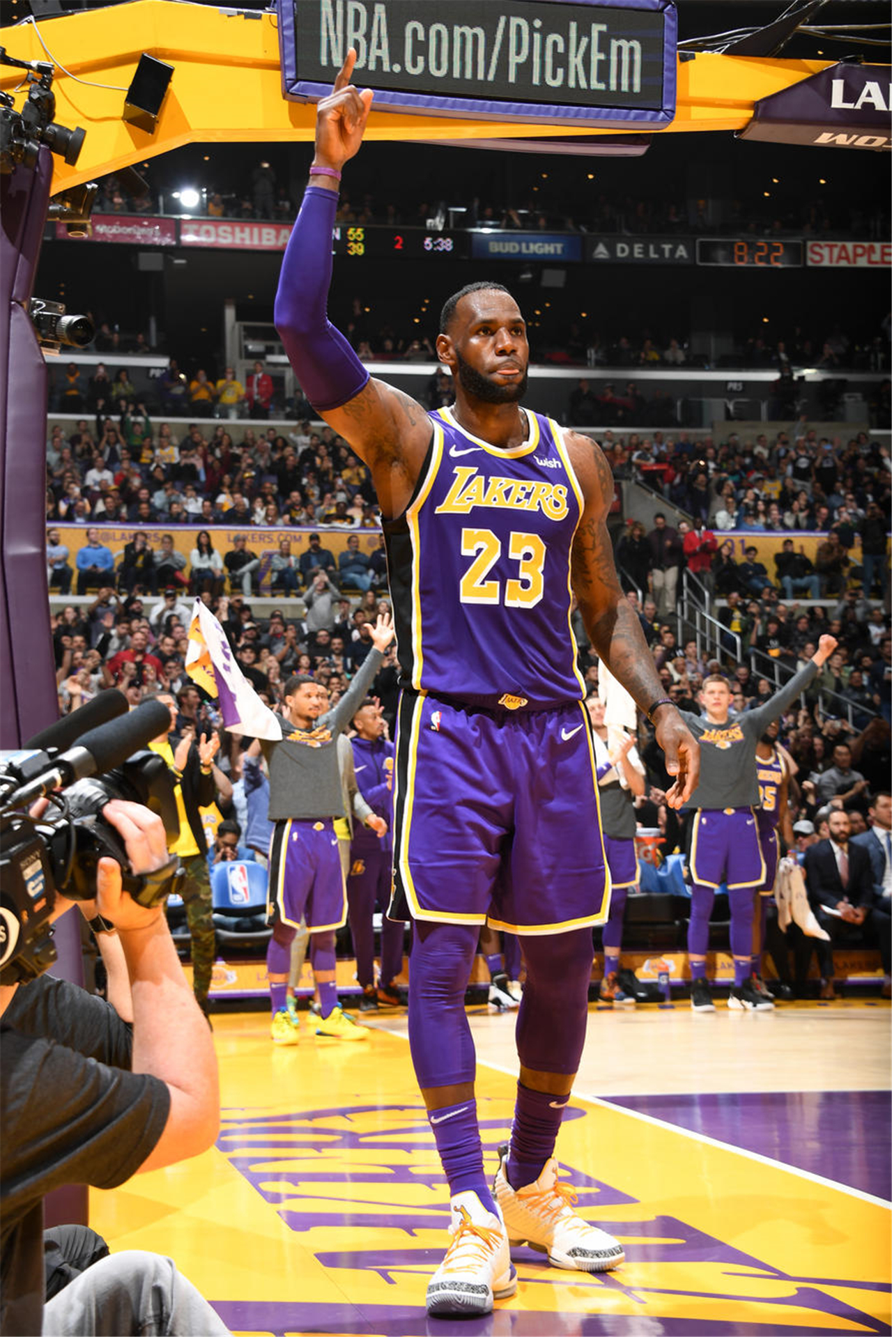 被偷家，意媒：巴斯托尼踢欧冠时家中进贼，丢失多块名牌手表（意媒：巴斯托尼出战欧冠期间家中失窃 多枚名牌手表被盗）