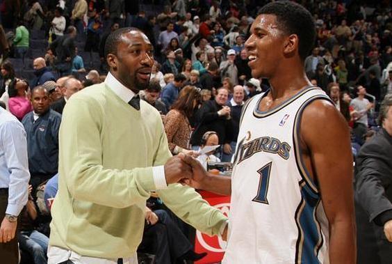 足球中超新外援亮相，身体对抗惊人（中超新外援首秀，身体对抗震撼全场）