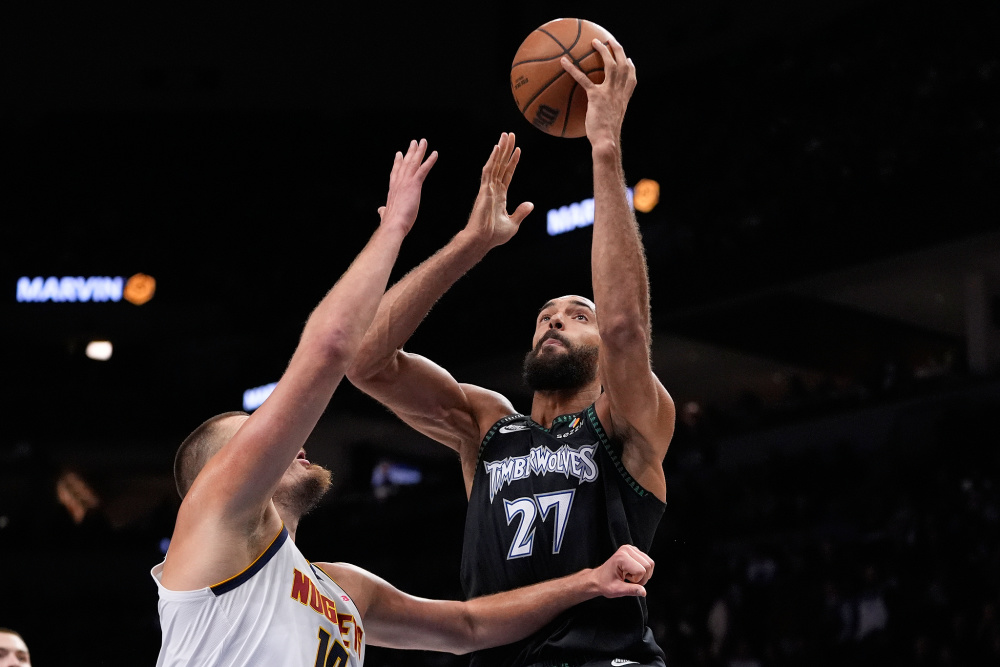 NBA半场：伦纳德15分，快船54-39领先湖人（半场战报：伦纳德拿下15分，快船以54-39领先湖人）