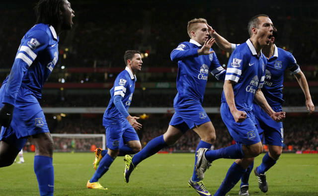 英超：曼联客场2-1击败莱斯特城（英超客场告捷：曼联2-1力克莱斯特城）